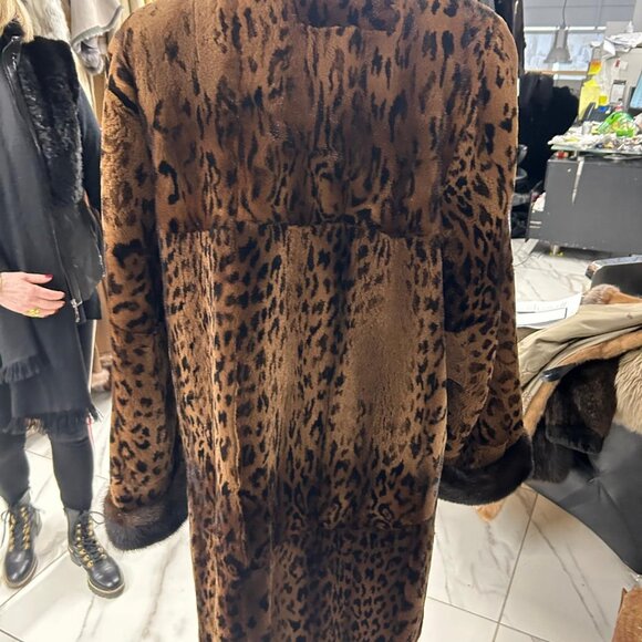 MINK - Sheared mink printed & reversible, size medium 6995/ now1695 - Picture 2 of 4